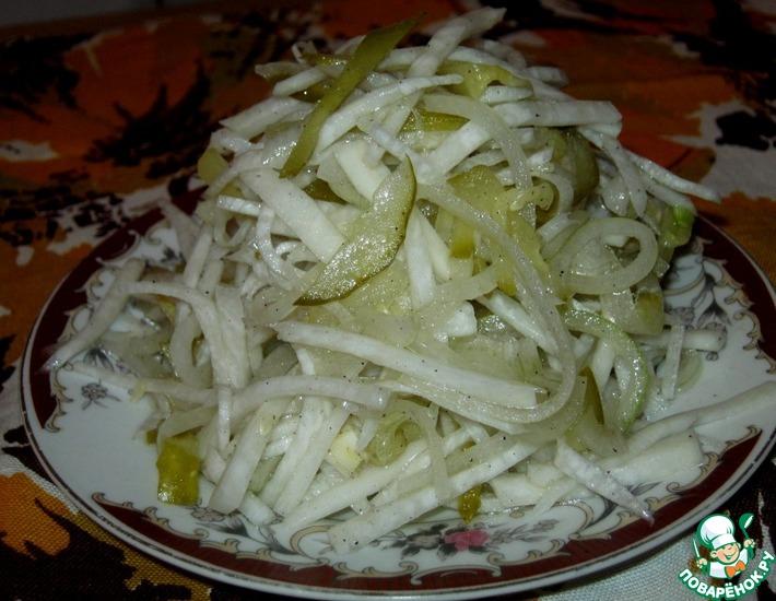 Рецепт: Салат из редьки с маринованным огурцом