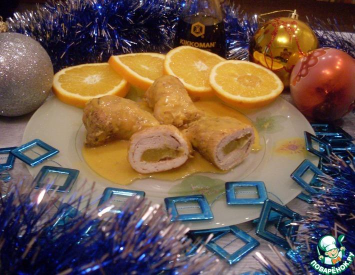 Рецепт: Куриные рулеты с персиком и голубым сыром