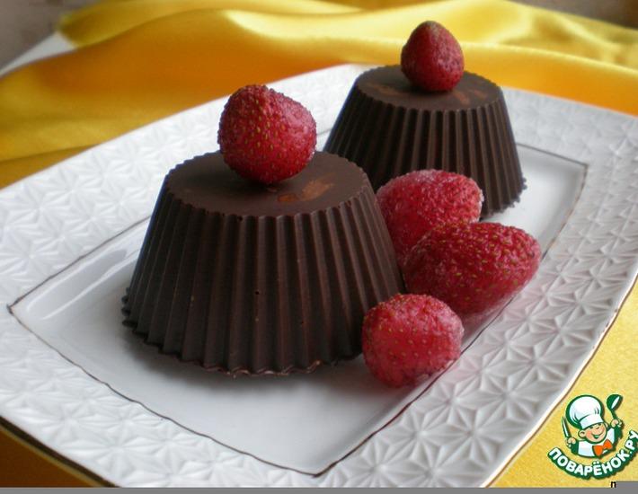 Рецепт: Шоколадные корзинки с клубнично-сливочным наполнителем