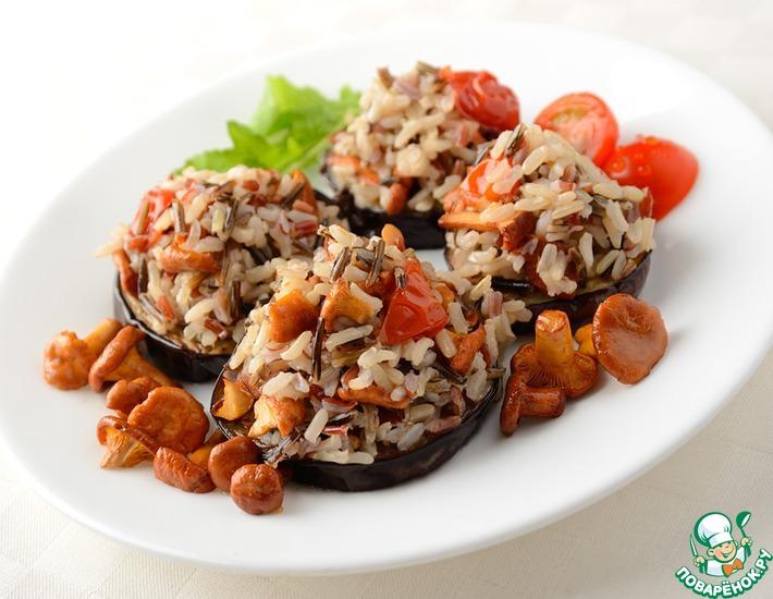 Рецепт: Жареные баклажаны с рисом, лисичками и помидорами
