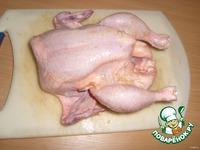 Курица,  запечeнная на банке ингредиенты