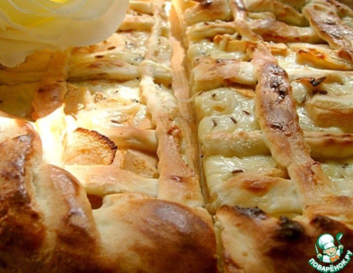 Рецепт: Сырный пирог с яблоками и тмином