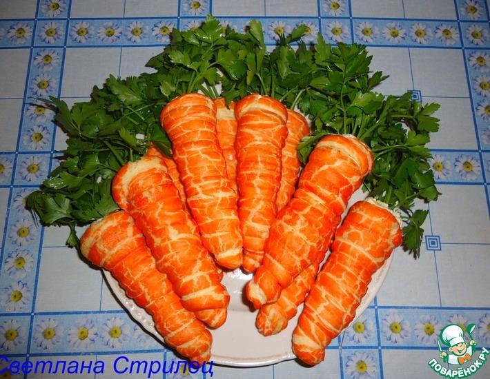 Рецепт: Морковь из слоеного теста с салатом