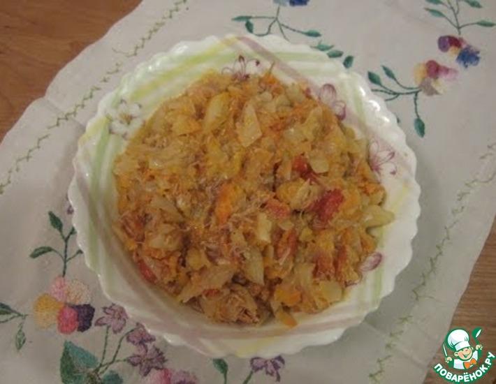 Рецепт: Тушеная капуста с овощами и свиной тушенкой
