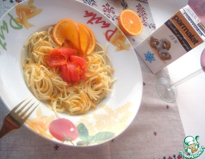 Рецепт: Спагетти со сливочным соусом и форелью