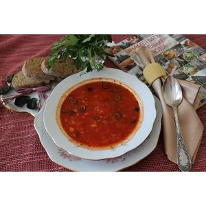 Томатный суп с пастой в средиземноморском стиле