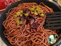 «Пьяные» спагетти с маслинами, каперсами и сыром ингредиенты
