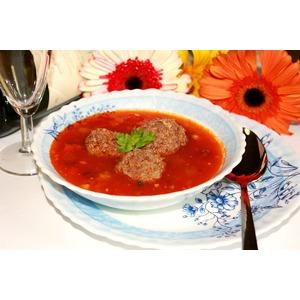 Томатный суп с фрикадельками из баранины
