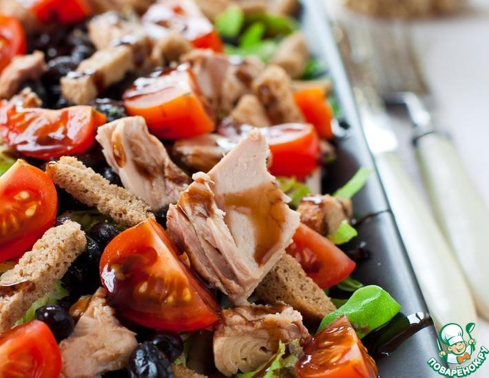 Рецепт: Кранч-салат с черной фасолью и тунцом