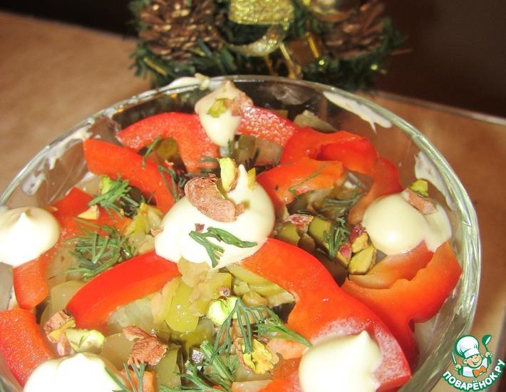Рецепт: Салат овощной с курицей и фисташками