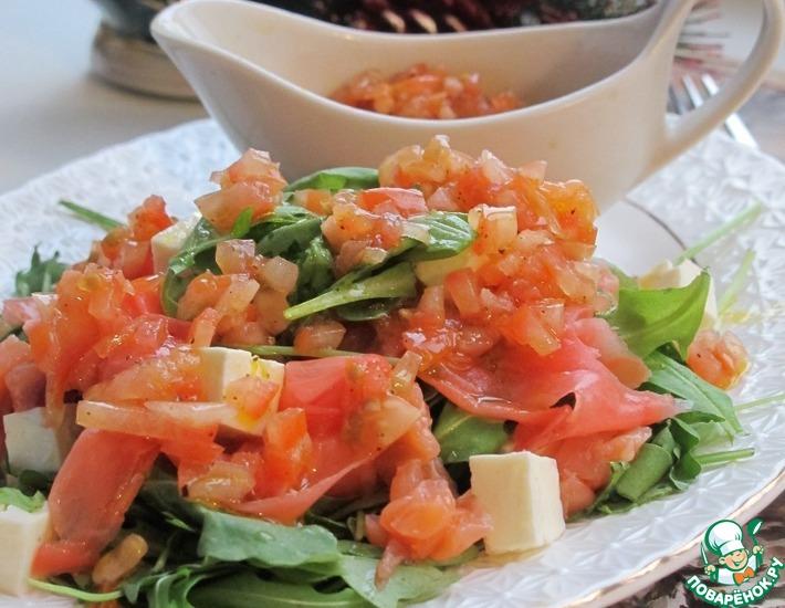 Рецепт: Салат с рукколой, лососем и имбирем