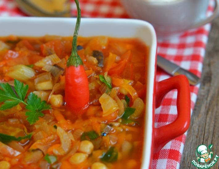 Рецепт: Острый томатный суп с грибами и бобовыми