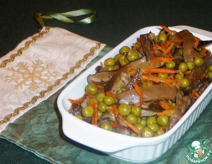 Рецепт: Салат из белых грибов с зеленым горошком