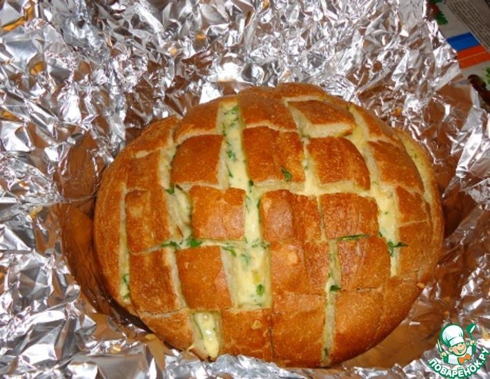 Рецепт: Вариант подачи хлеба с сыром и чесноком