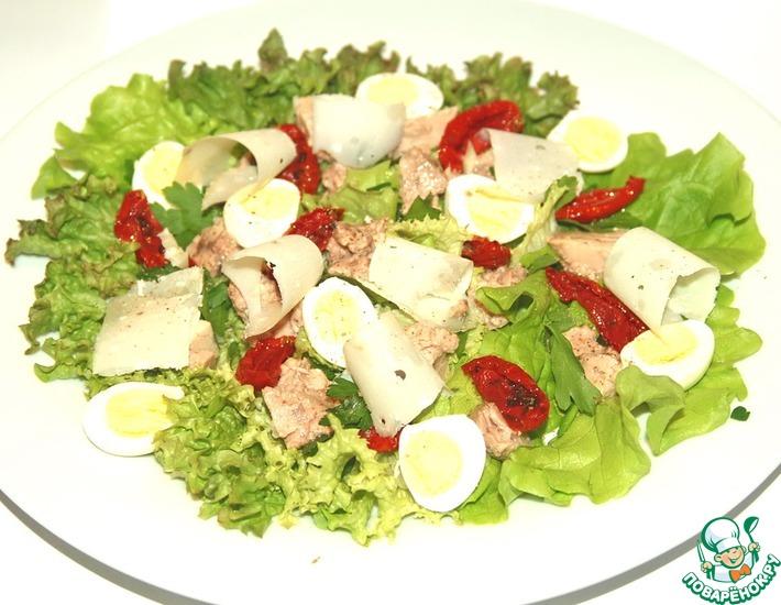Рецепт: Салат из печени трески с вялеными помидорами