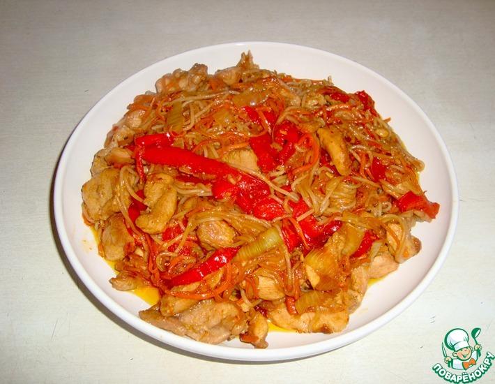 Рецепт: Филе индейки с рисовой лапшой