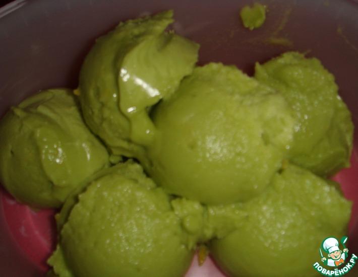 Рецепт: Лимонное мороженое из авокадо без сахара