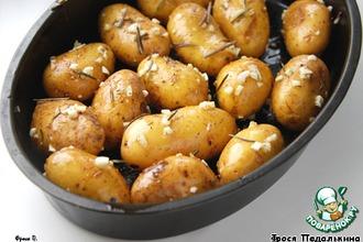 Рецепт: Картофель, запеченный в чесночном масле с розмарином