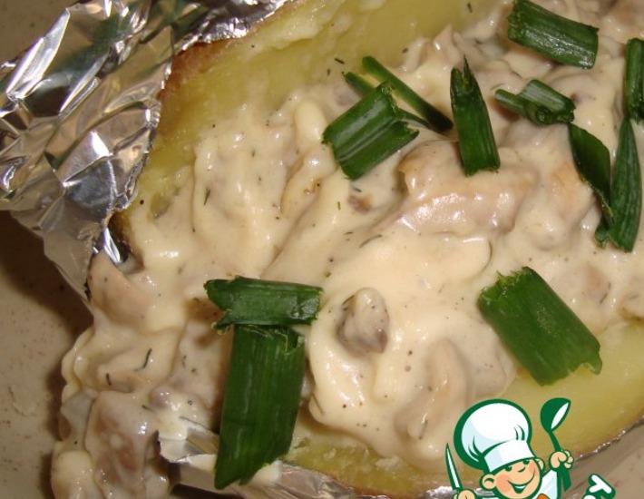 Рецепт: Запеченный картофель с сырно-грибным соусом