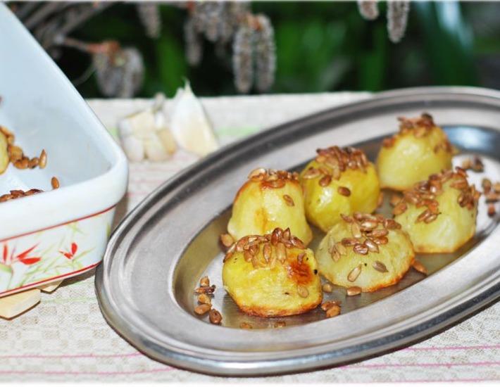 Рецепт: Картофель, запечeнный с семечками Ароматный