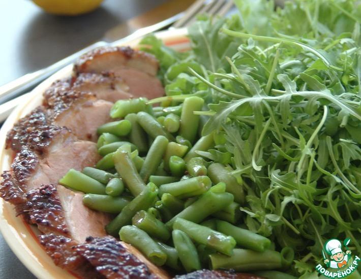 Рецепт: Салат из утки со стручковой фасолью и рукколой