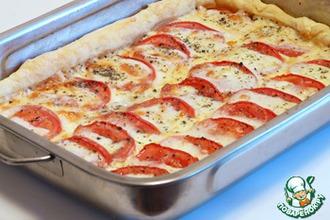 Рецепт: Слоеный пирог с моцареллой и помидорами