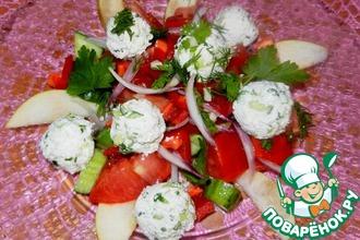 Рецепт: Овощной салат с творожно-огуречными шариками и грушей
