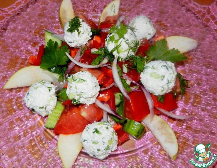 Рецепт: Овощной салат с творожно-огуречными шариками и грушей