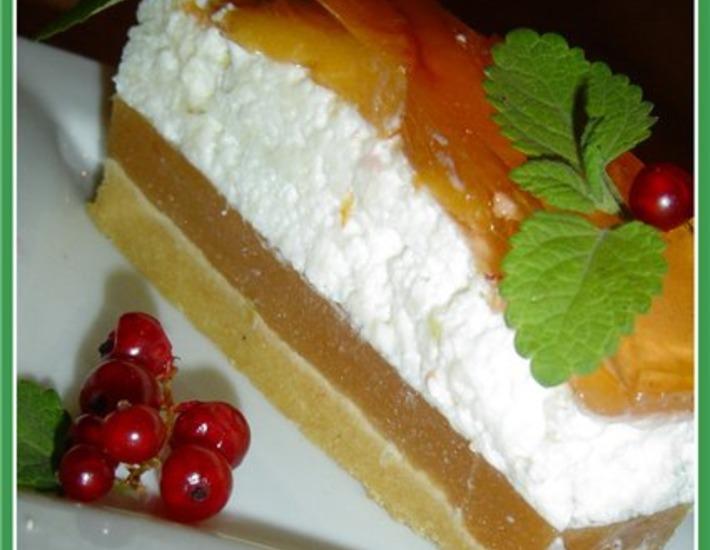 Рецепт: Десертный торт с йогуртом и персиками