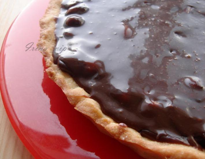 Рецепт: Песочный пирог с ирисом и шоколадом