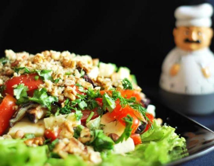 Рецепт: Тeплый салат с баклажанами Готовим вместе