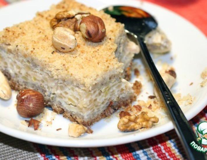 Рецепт: Рассыпчатый яблочно-творожный пирог с орехами