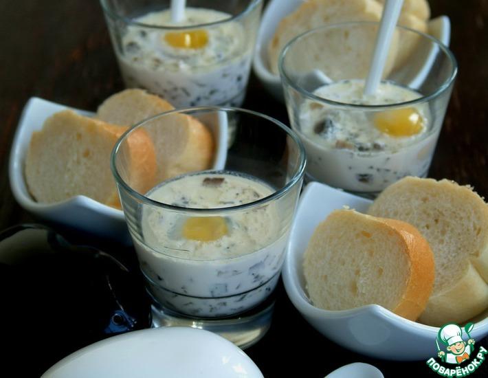 Рецепт: Закуска из грибов и яиц в сливочном соусе