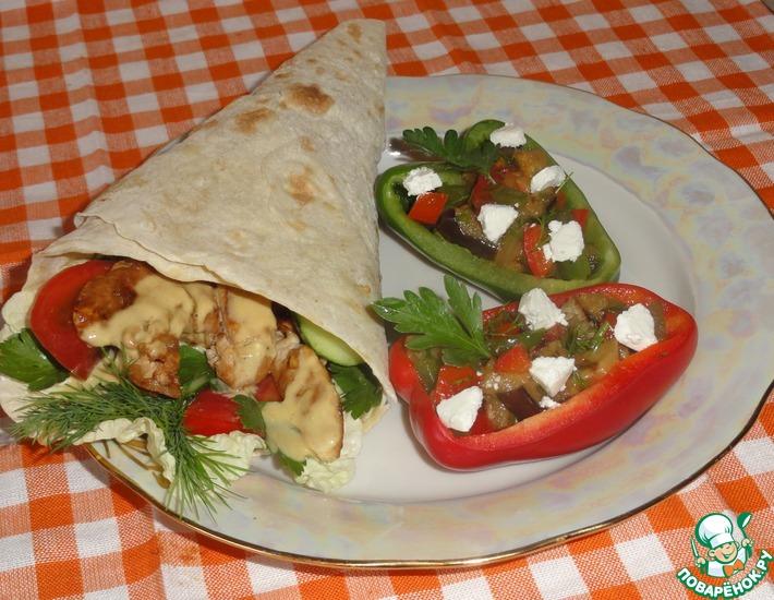 Рецепт: Разукрасим пикник вкусом: Домашний Чикен Ролл и салат “Пикник” под уникальным соусом от Blue Dragon
