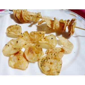 Картофельные чипсы на шпажках в микроволновке