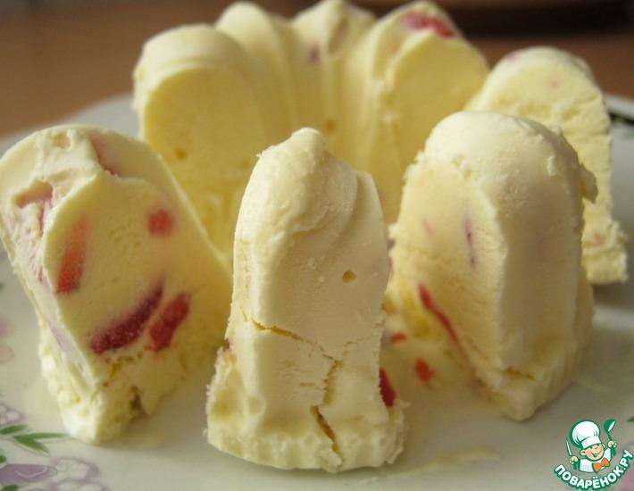 Рецепт: Сливочное мороженое с клубникой и белым шоколадом