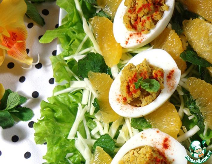 Рецепт: Зелёный салат с яйцами-карри