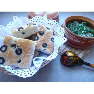 Постная хлебная лепешка с маслинами