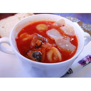 Суп томатный с пельменями и морскими гадами