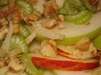 Салат с яблоком, сельдереем и рокфором ингредиенты