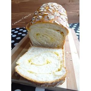 Сладкий хлеб со сливочной прослойкой