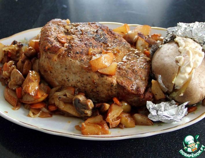Рецепт: Свинина, запеченная с грибами и грушами