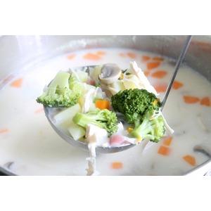 Сливочный суп с курицей и овощами