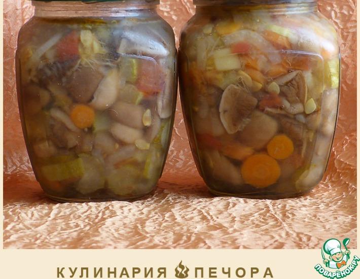 Рецепт: Маринованные маслята с овощной заливкой