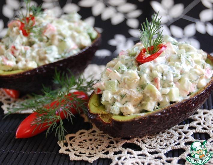 Рецепт: Салат из авокадо с крабовыми палочками