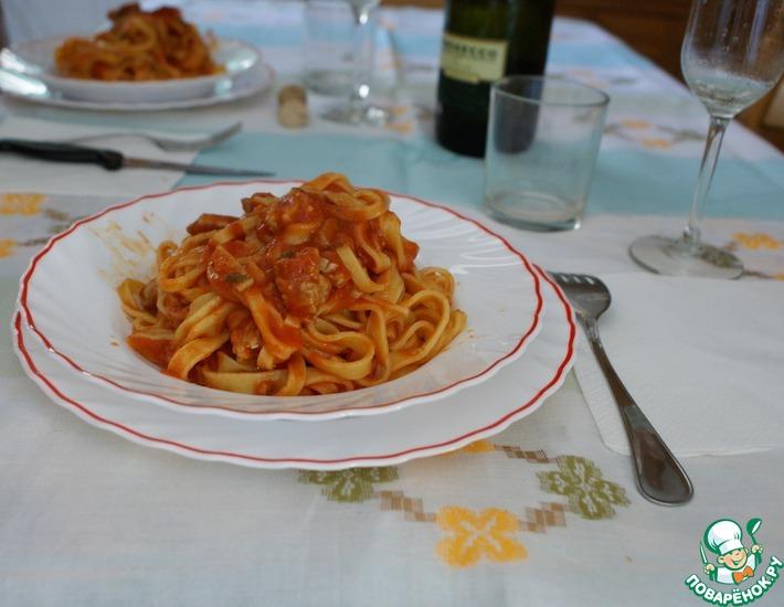 Рецепт: Тальятелле с легким соусом из помидоров и базилика