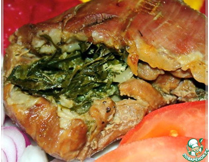 Рецепт: Запеченная свинина со свекольной ботвой