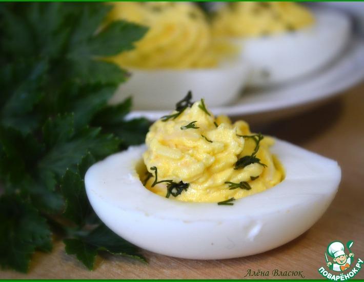 Рецепт: Яйца, фаршированные сырным кремом