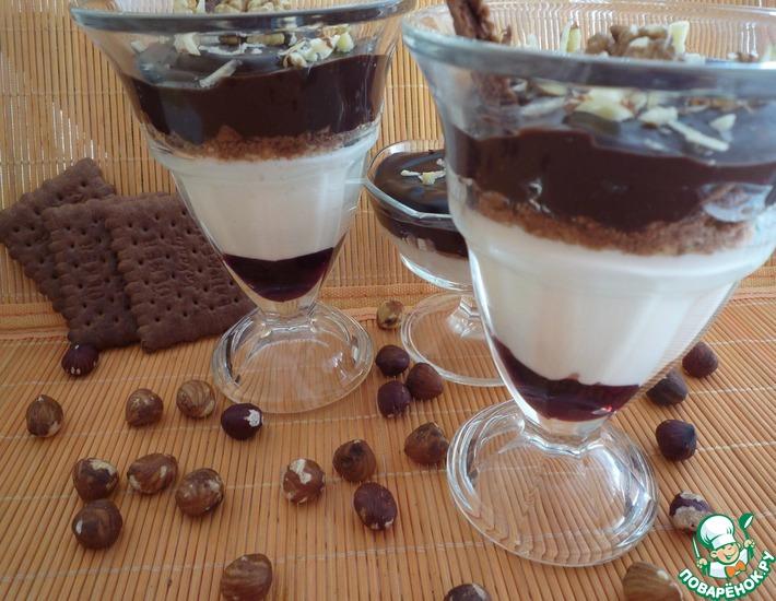 Рецепт: Десерт молочно-шоколадный с клюквенным соусом