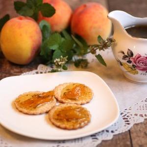 Фото: Заготовки из абрикосов и персиков